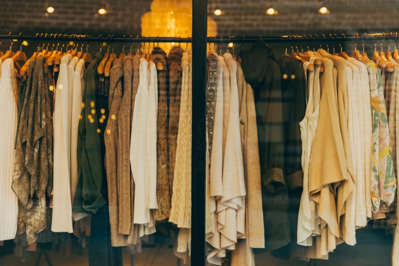 magasin-ILONSE-min_clothe_fashion_store_shop_window_store_front-21277